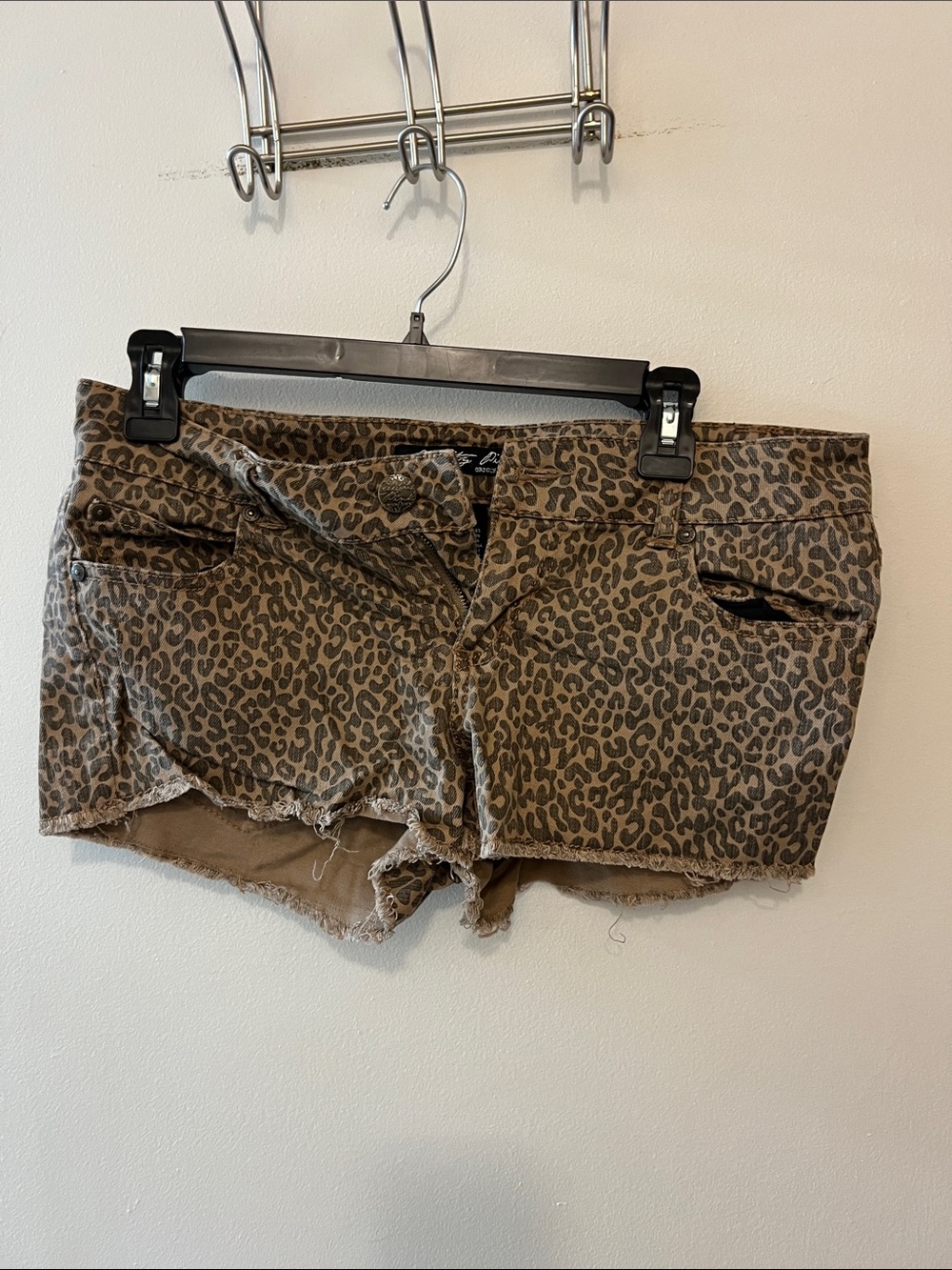 Celebrity pink leopard print denim shorts size 7